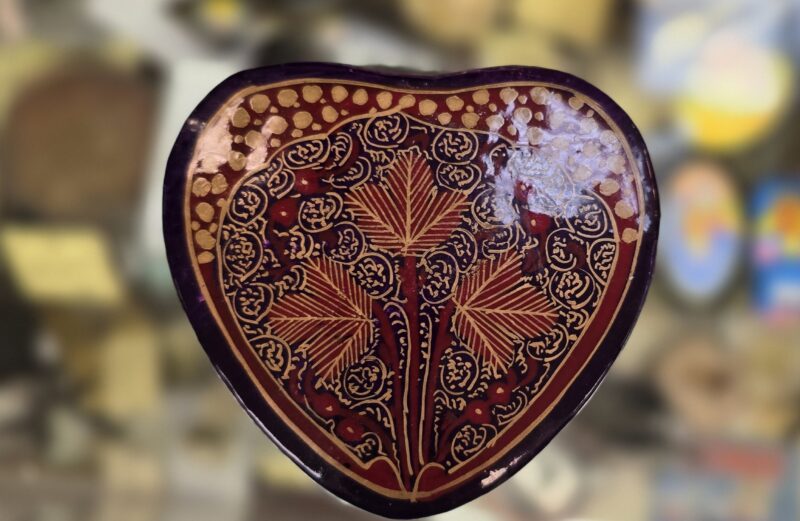 Lacquered Box – Lidded Heart Shaped Trinket Box