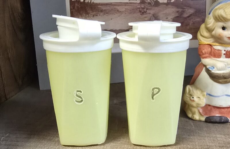 Eagle Super Seal Set – Lidded Salt and Pepper Shakers