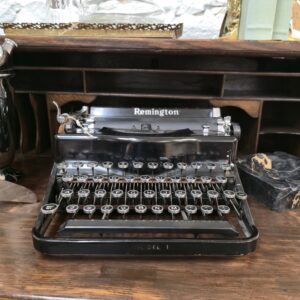 Vintage Remington Black Typewriter - #A425