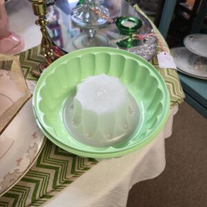 Vintage Tupperware Jello Mold - Amazing Green Color - Lidded - #2014